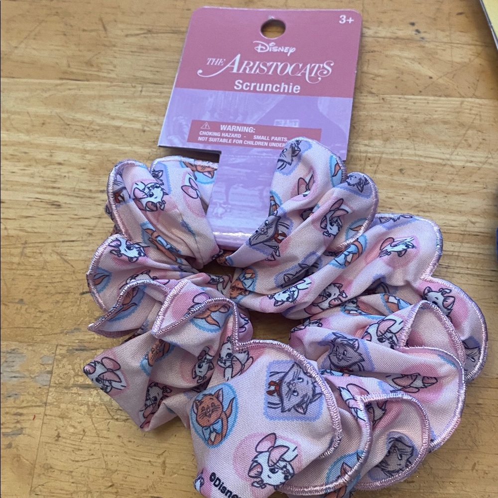 Disney set of 2 hair scrunchies Aristocats and Stitch Set - Pink and Blue NWT - Picture 2 of 4
